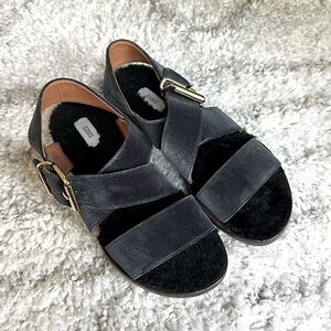 Closed comfy black sandals